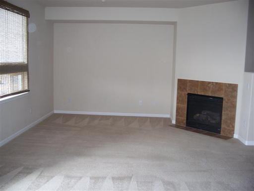 918 Lakeview Dr - Photo 3 of 5