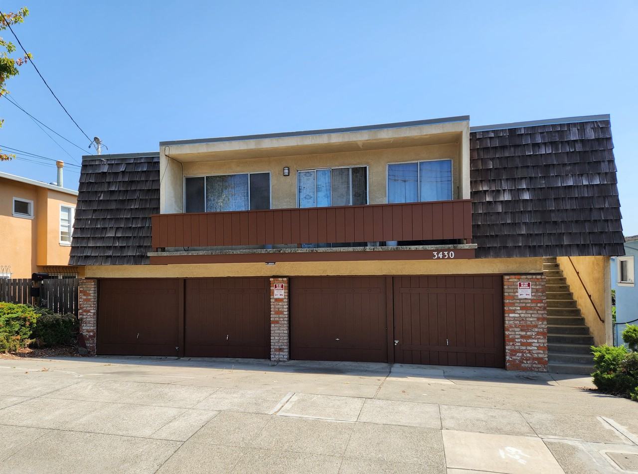 3430 Laguna Ave Unit B - Photo 2 of 11