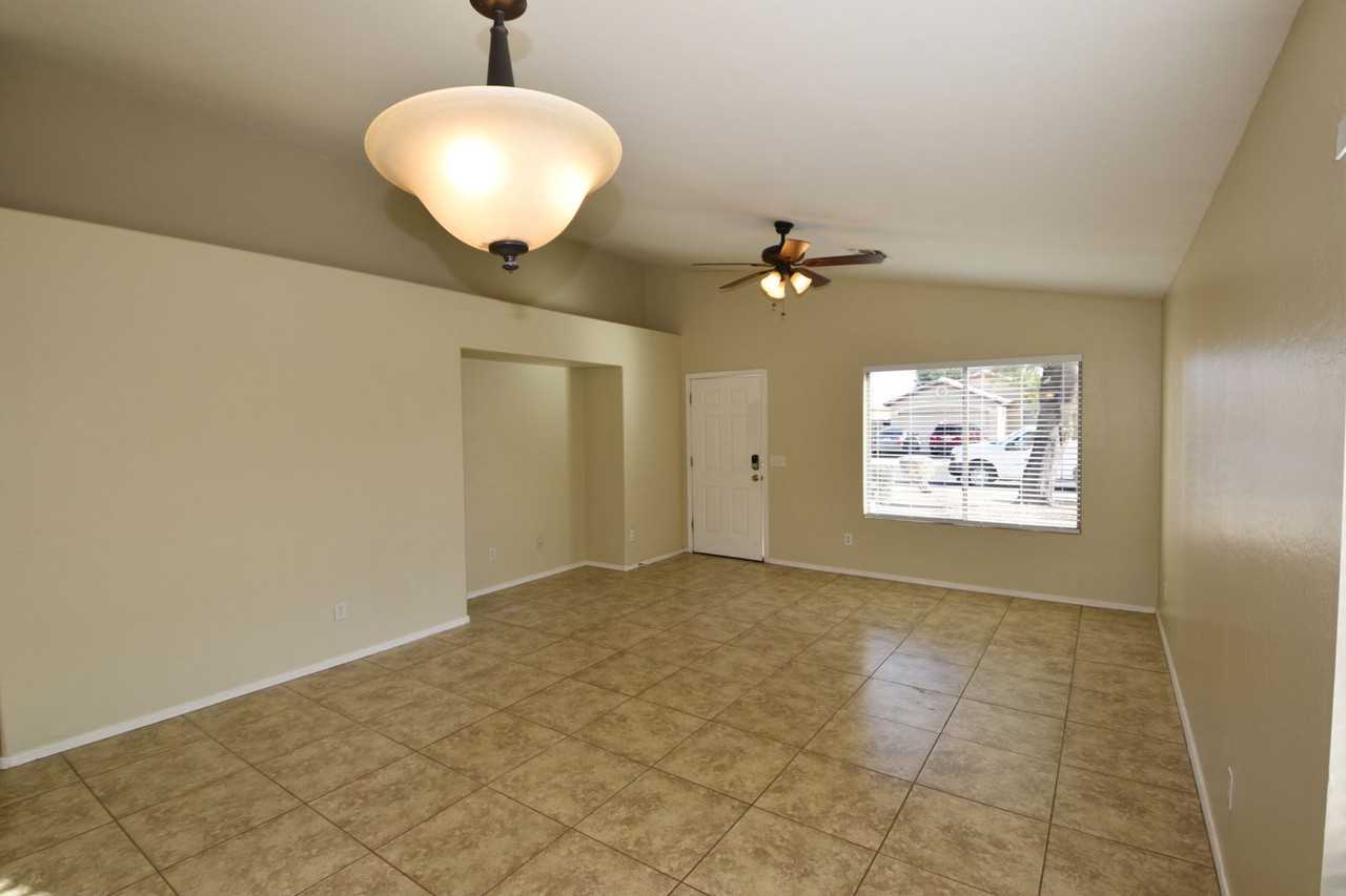 15842 W Monroe St - Photo 2 of 14