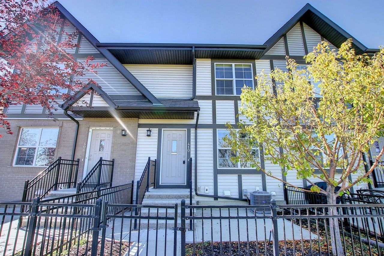 Beautiful Townhouse in the heart of Cranston Apartments 410 Cranford