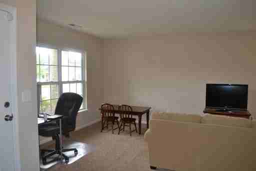 212 Waterbrook Dr - Photo 2 of 19