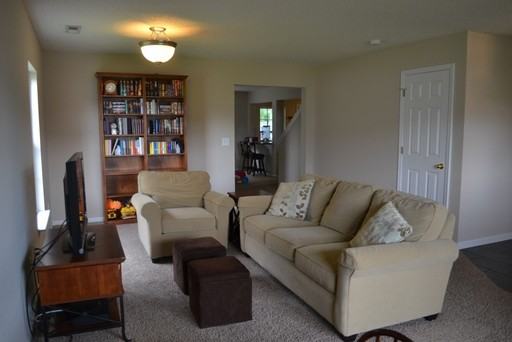 212 Waterbrook Dr - Photo 3 of 19