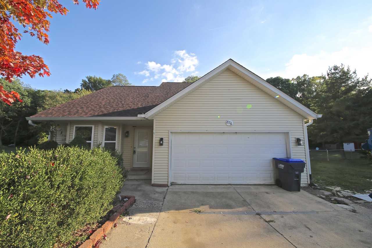 876 E Meadowlands Dr #1