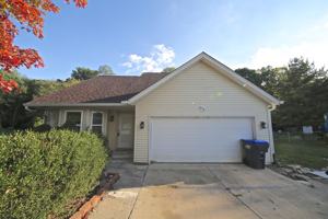 featured image of 876 E Meadowlands Dr #1