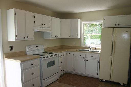 402 S Smith St - Photo 3 of 3