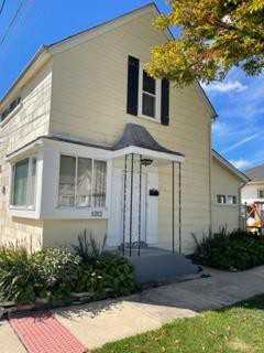 1312 1312 Rice Street Coach House - Photo 2 of 26