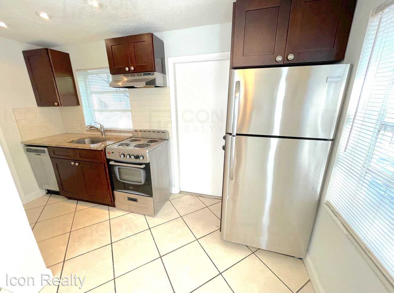 408 NE 7th Avenue - Photo 3 of 7