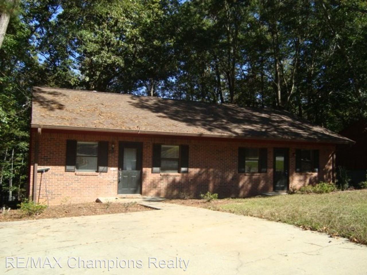 1367/1369 Kurt Circle - Photo 2 of 7
