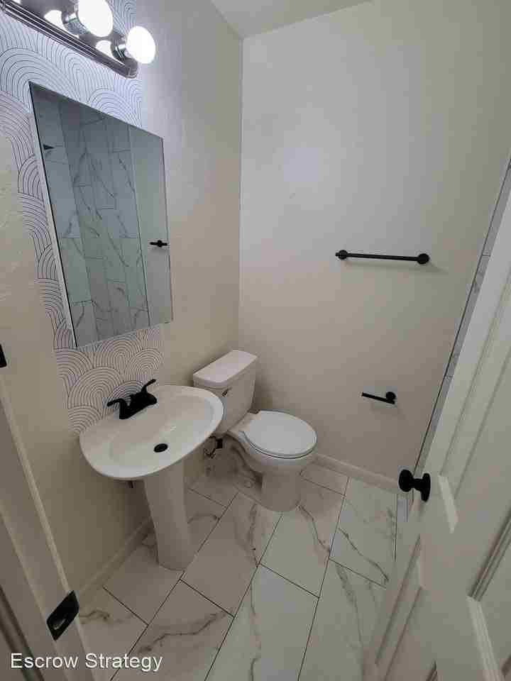 3304 SW 40th - Photo 2 of 11