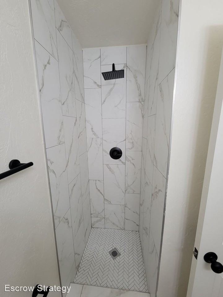 3304 SW 40th - Photo 3 of 11