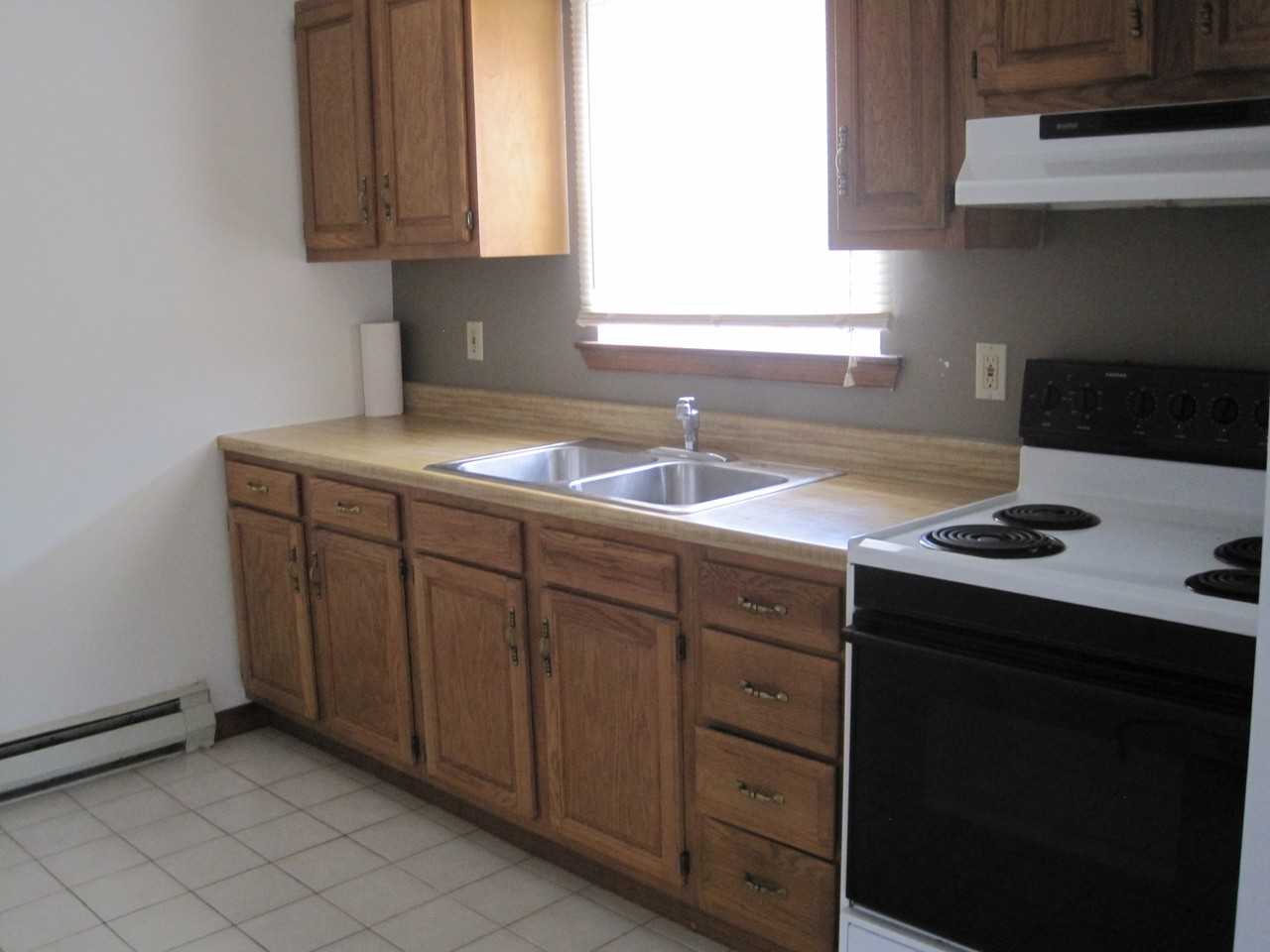 138 N Broadway - Photo 3 of 6