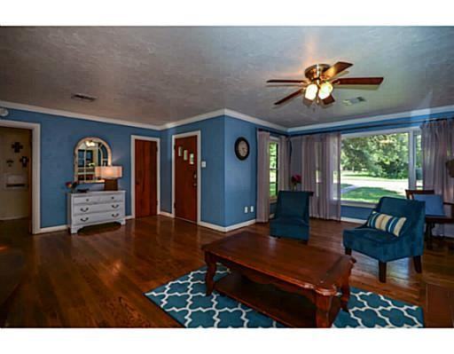 513 Crescent Dr - Photo 2 of 25