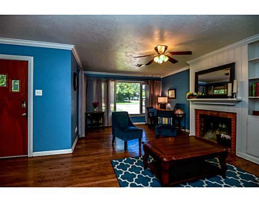 513 Crescent Dr - Photo 3 of 25