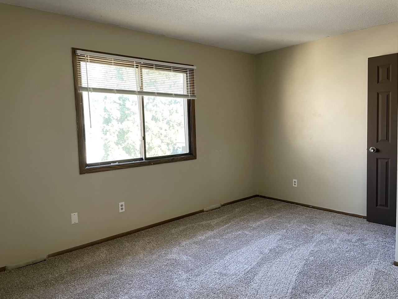 1766 Silver Bell Rd - Photo 7 of 10