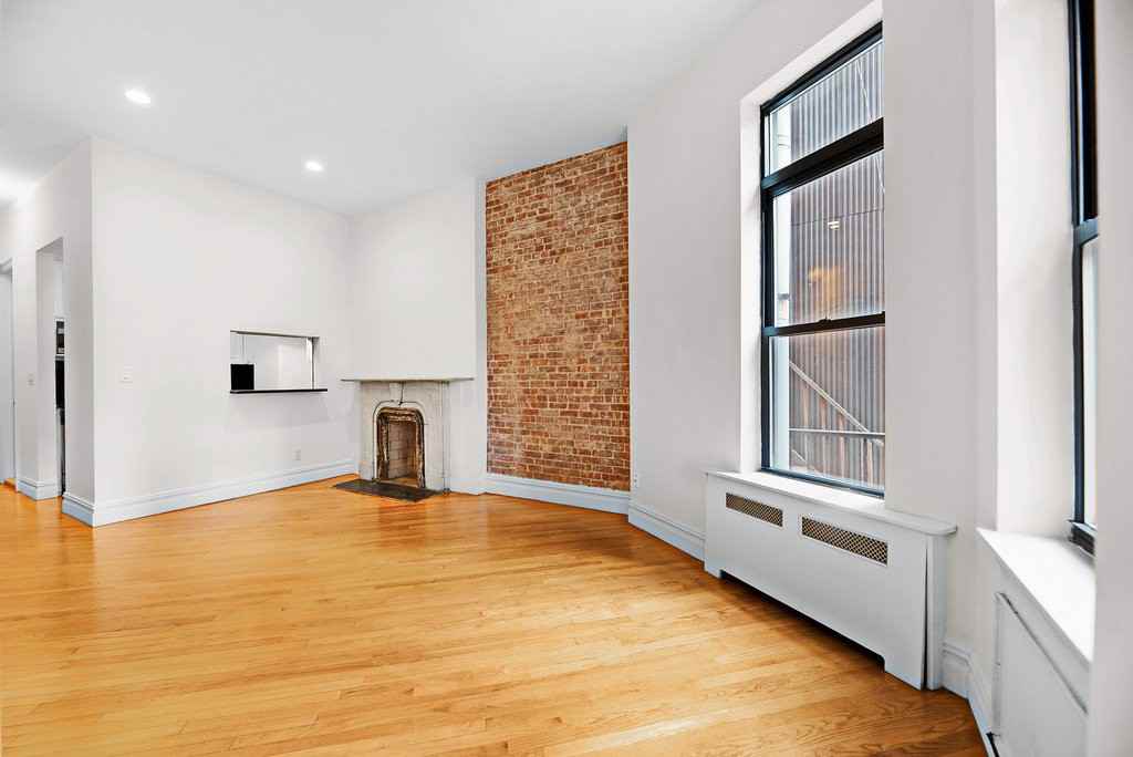 W 54th St #4B - Photo 4 of 7
