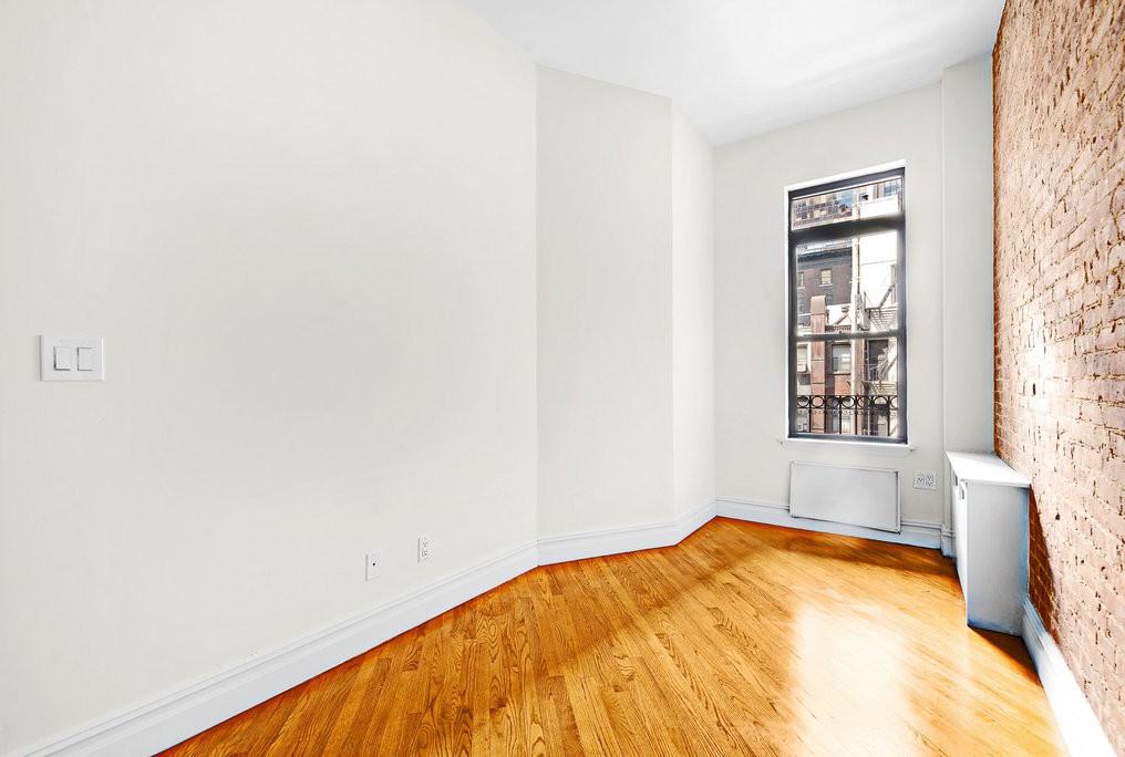 W 54th St #4B - Photo 5 of 7