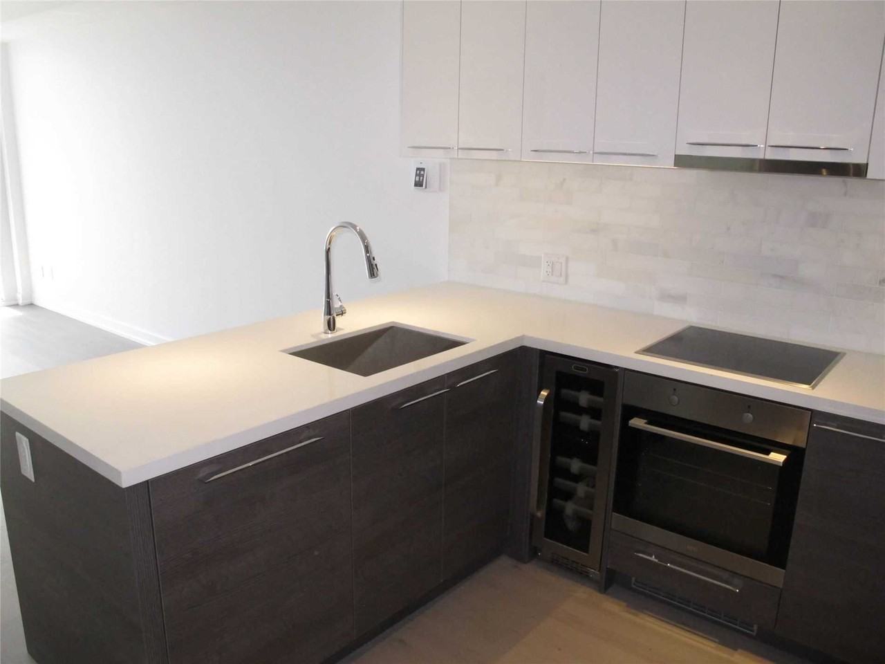 488 University Avenue #2011