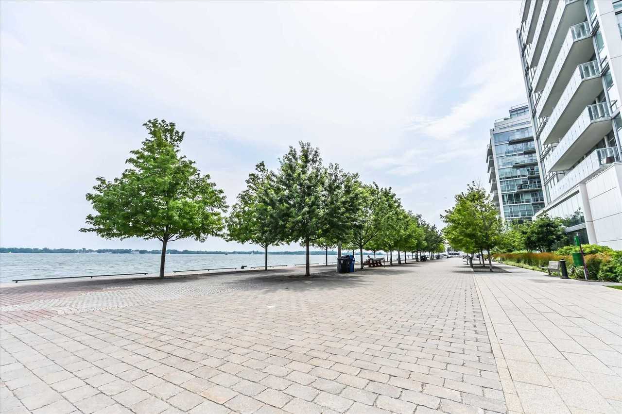 15 Queens Quay East #3106