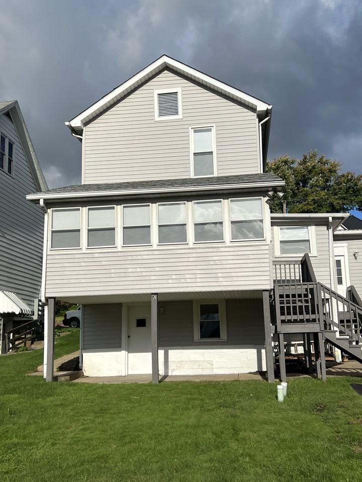 112 N 4th St - Photo 2 of 18