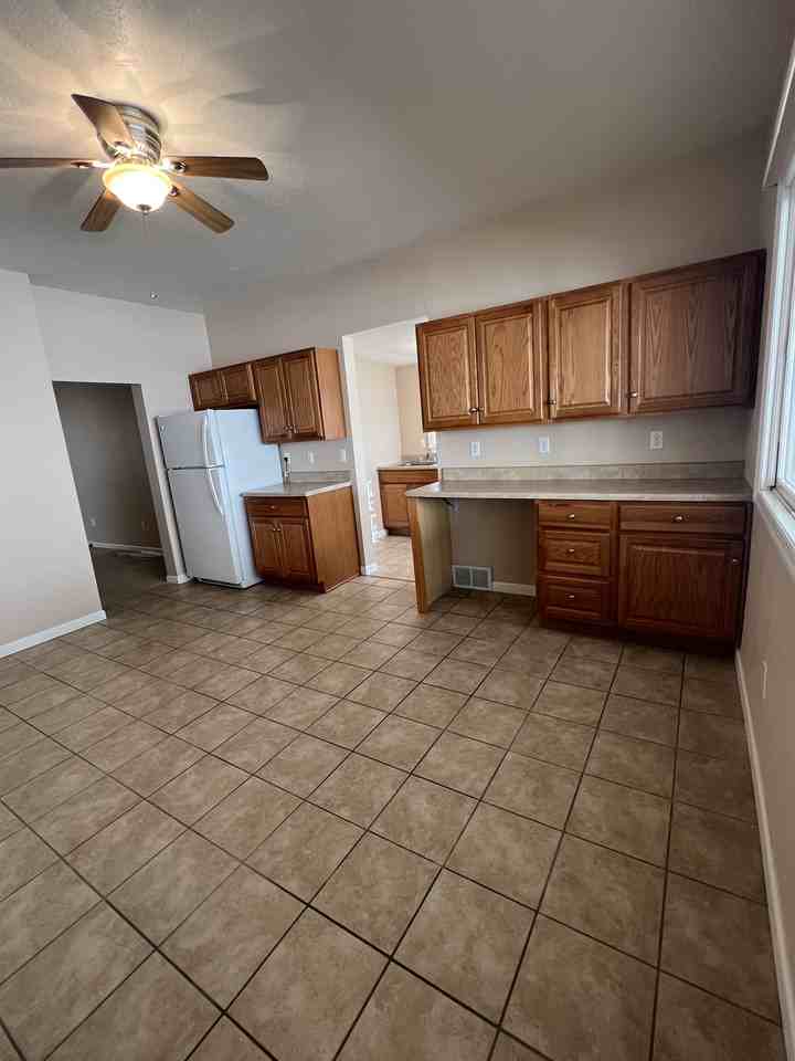 112 N 4th St - Photo 3 of 18