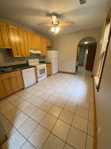 1107 E Oak St - Photo 3 of 9