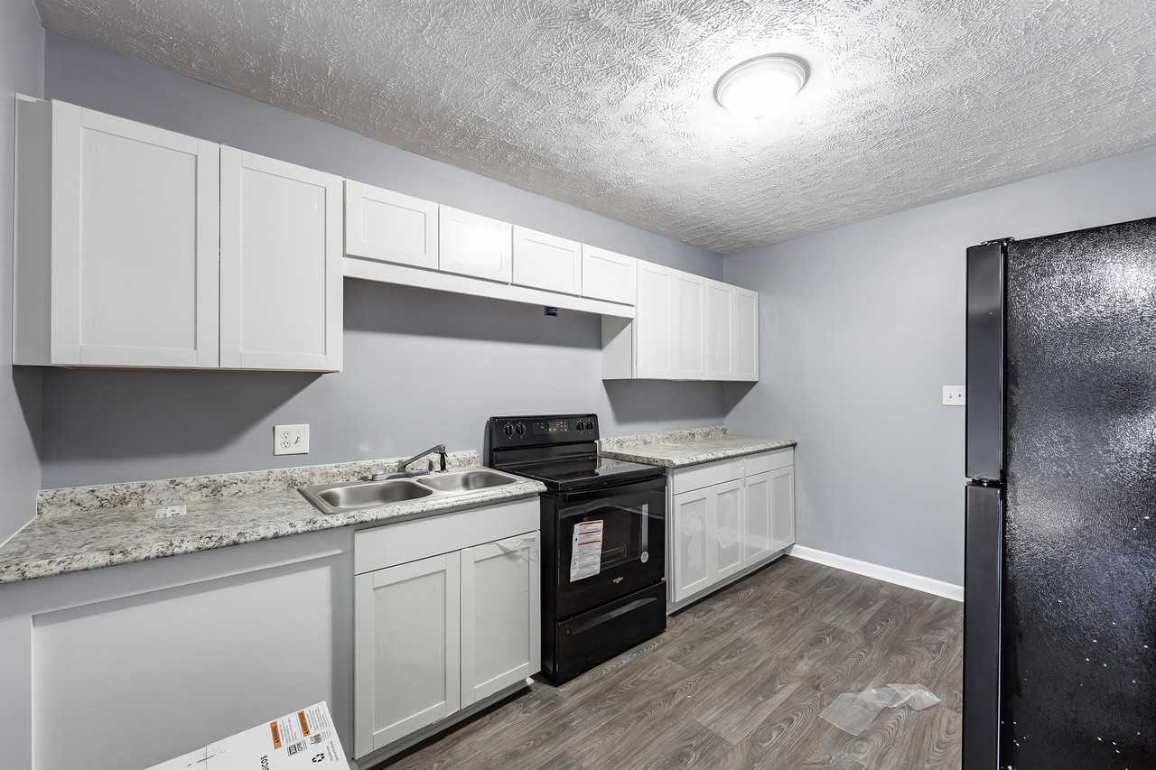 30 Carolane Dr #R - Photo 2 of 11