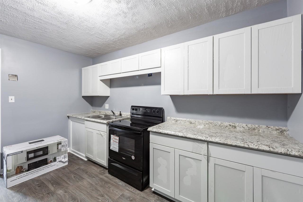 30 Carolane Dr #R - Photo 3 of 11