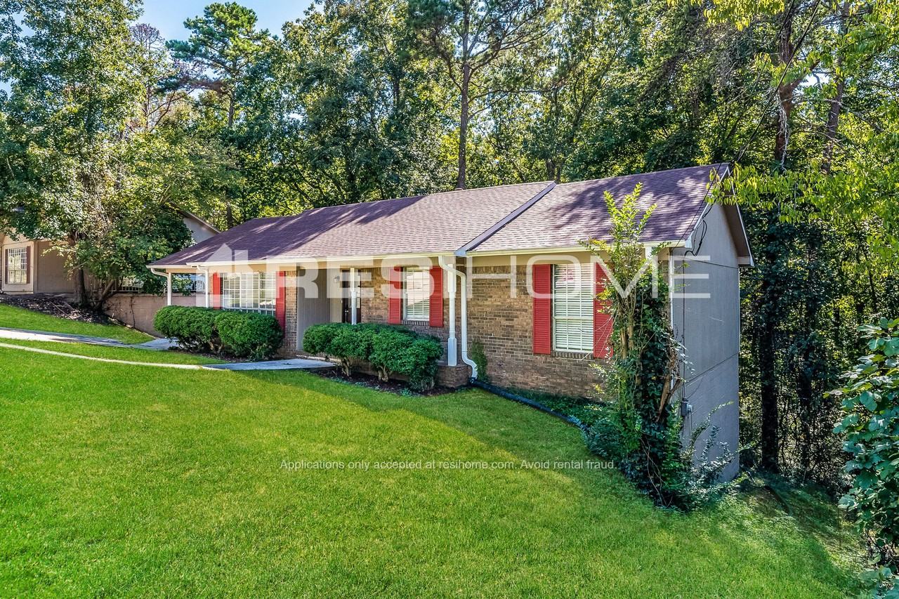 1029 Medina Dr - Photo 3 of 22