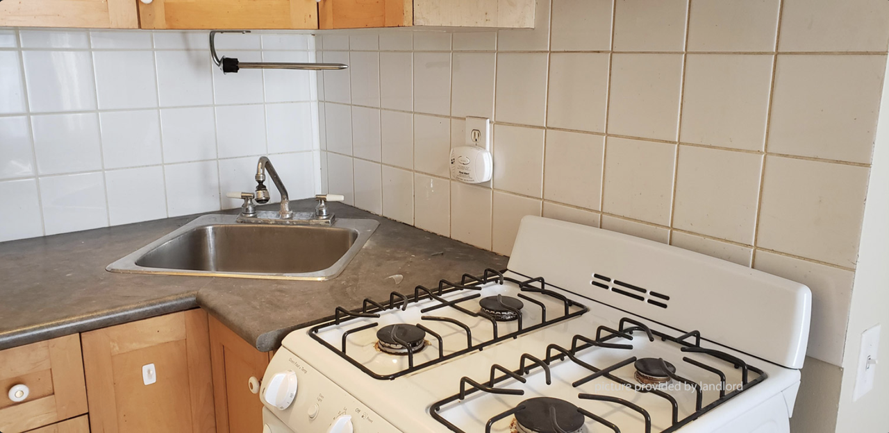 Dundas St W - Photo 3 of 11