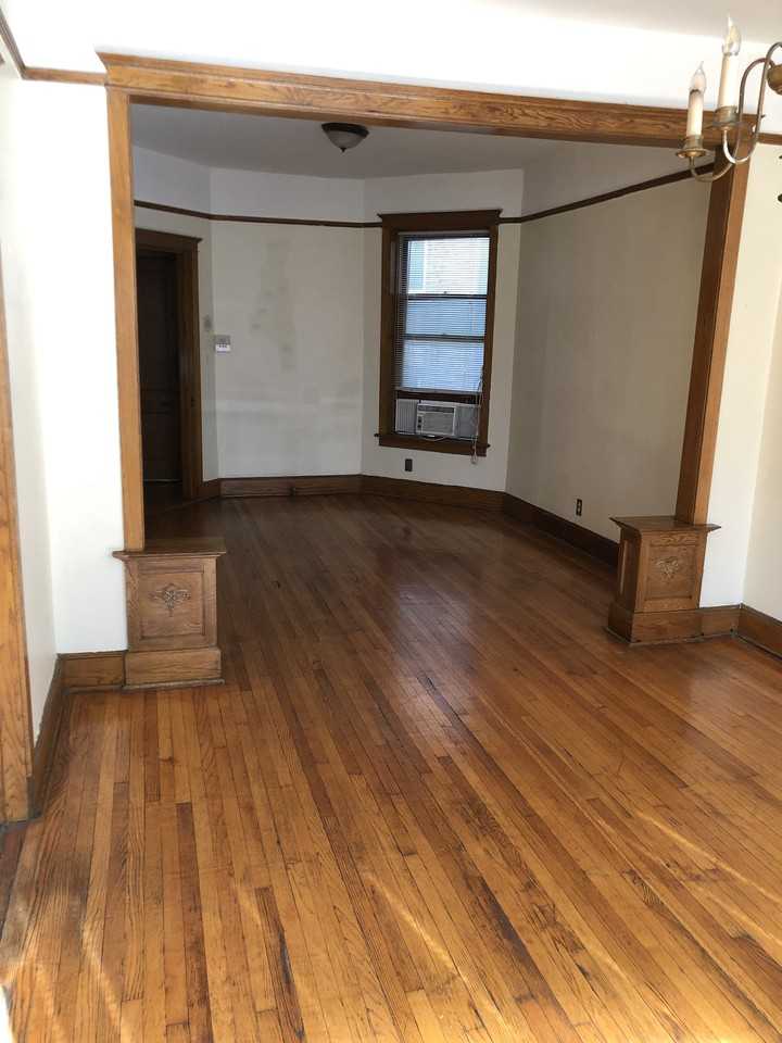 W Roscoe St & N Clark St - Photo 3 of 8