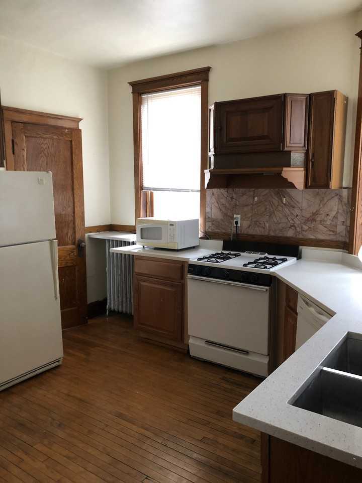 W Roscoe St & N Clark St - Photo 2 of 8