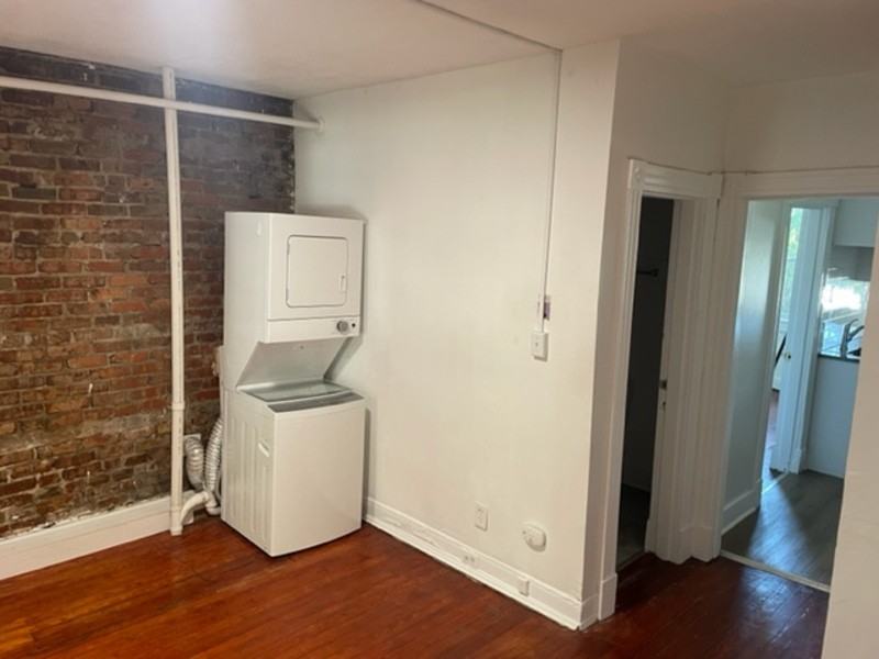 3027 3027 Ellwood Avenue-B - B - Photo 2 of 9