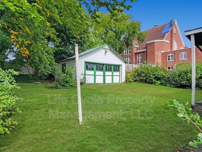 631 Martin Luther King Jr St Se - Photo 3 of 12