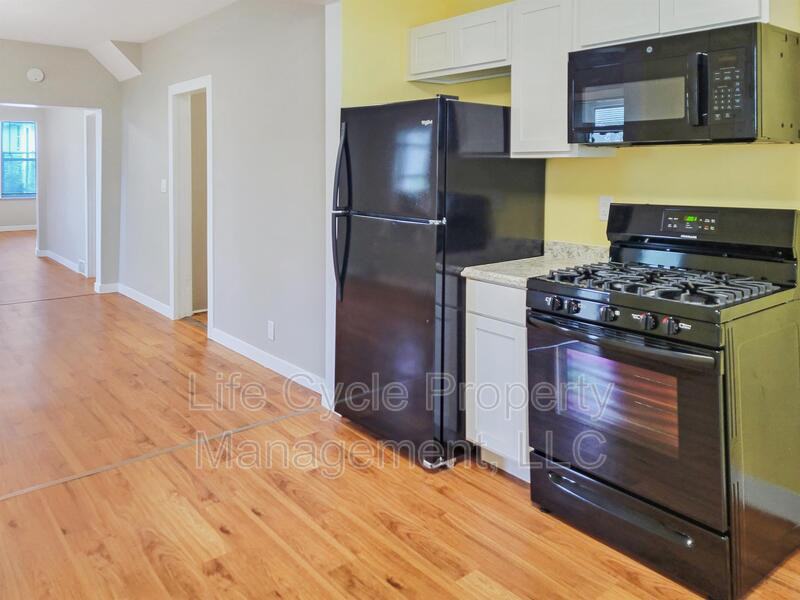 631 Martin Luther King Jr St Se - Photo 4 of 12