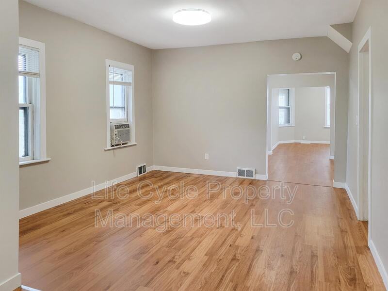 631 Martin Luther King Jr St Se - Photo 5 of 12