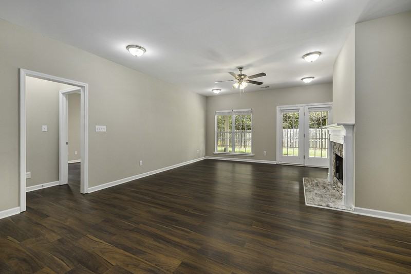 863 Narrows Point Dr - Photo 3 of 22