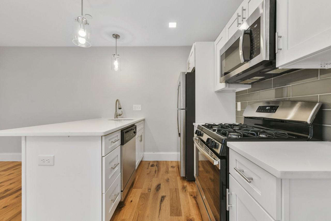 72 W Eagle St #1