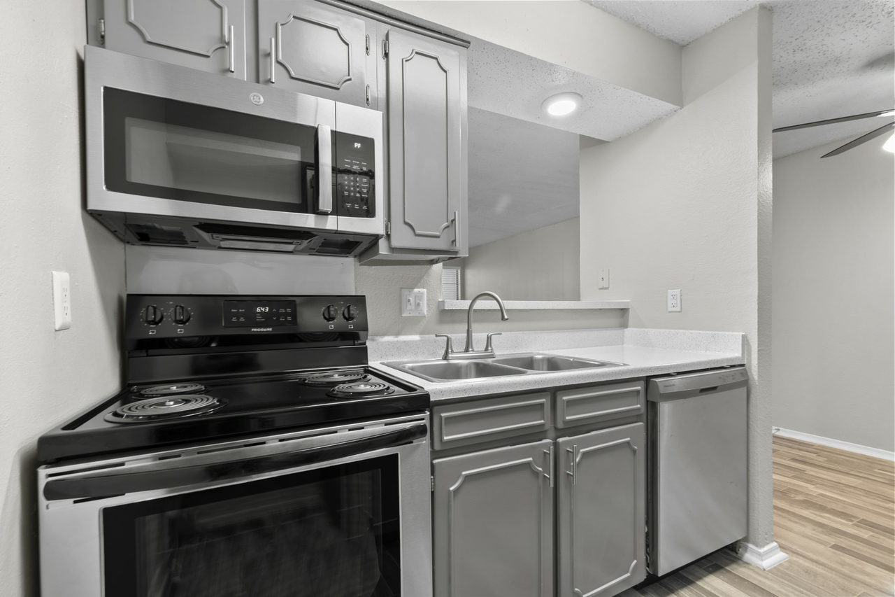 Point Loma Woods - Photo 6 of 7