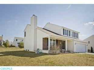 1064 Oxford Dr N - Photo 2 of 30