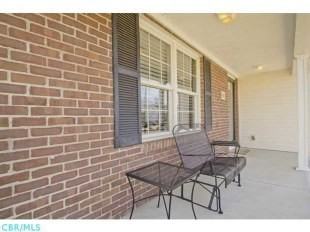 1064 Oxford Dr N - Photo 3 of 30