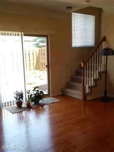 1192 Wright Ln - Photo 2 of 8