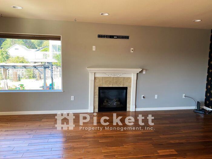 1611 Winfield Ave - Photo 3 of 12