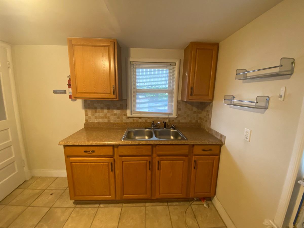 1418 S Delaware Ave #1 - Photo 5 of 11