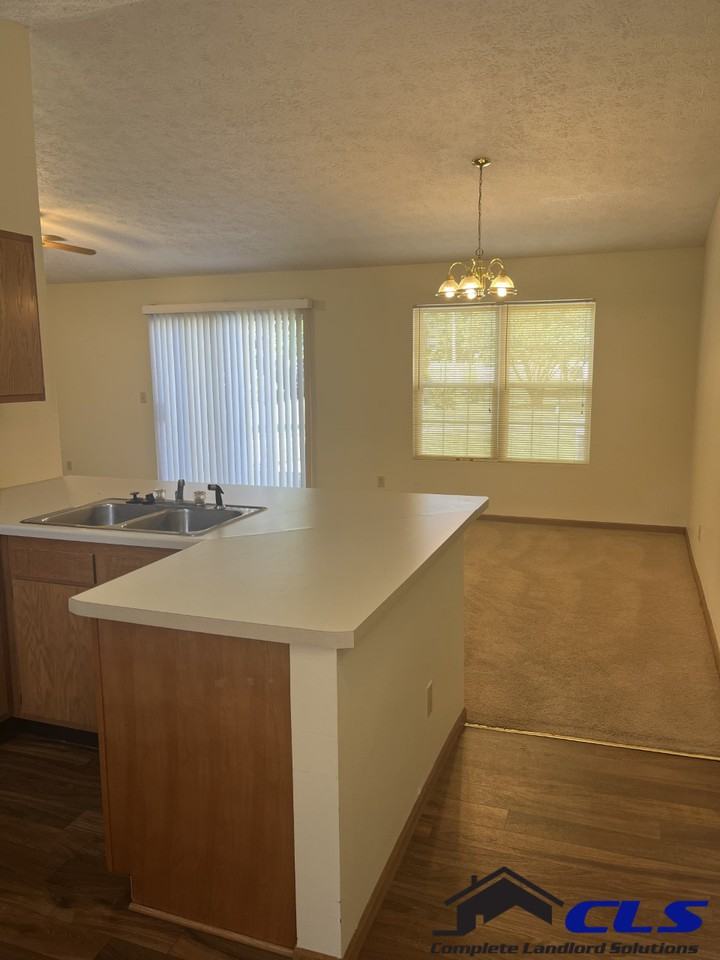 550 College Ave - Photo 2 of 11