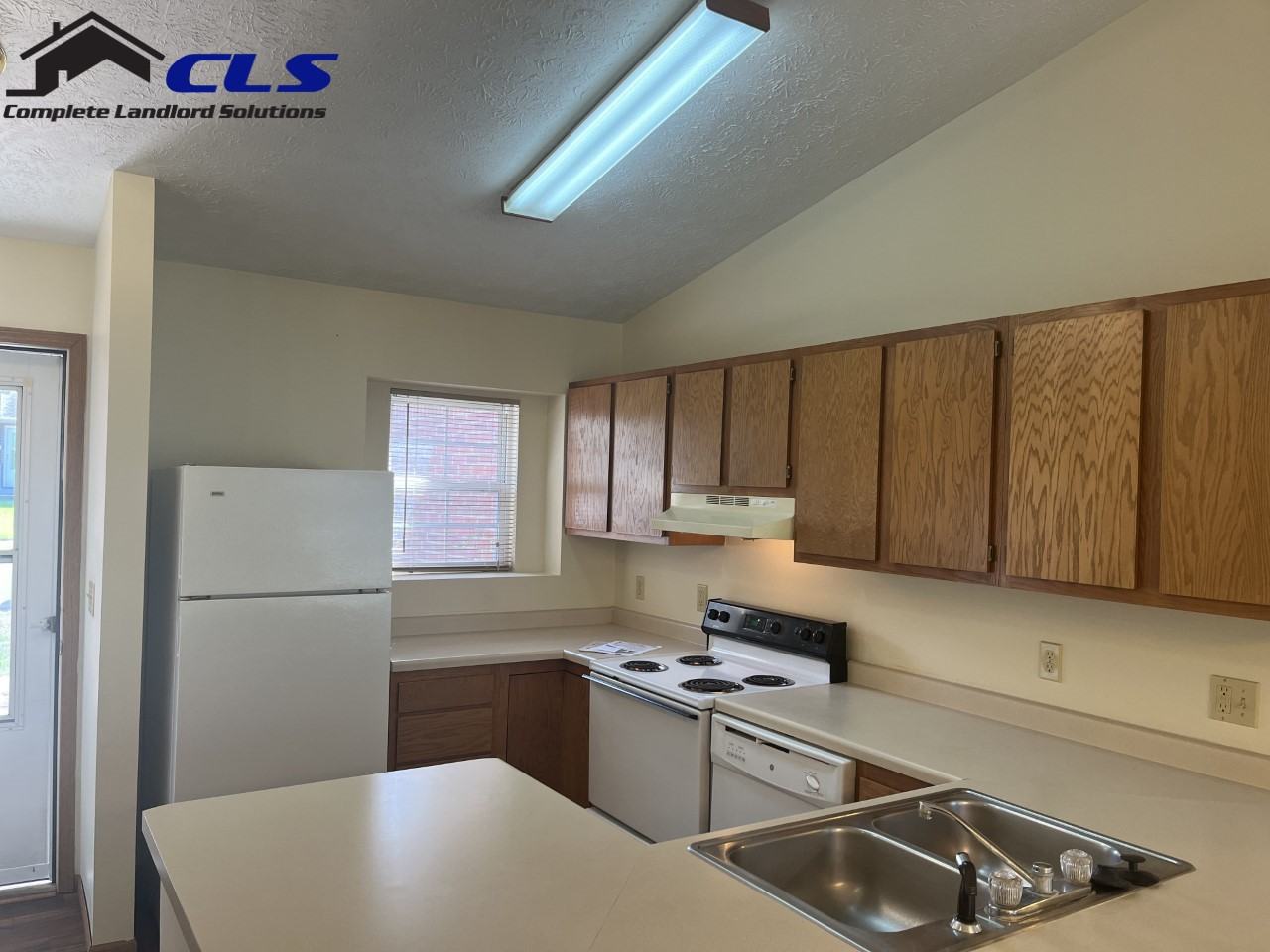 550 College Ave - Photo 3 of 11