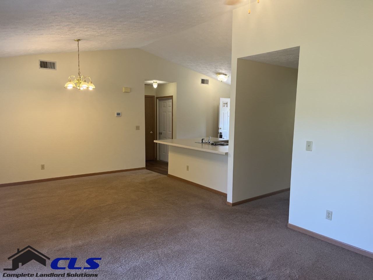 550 College Ave - Photo 6 of 11