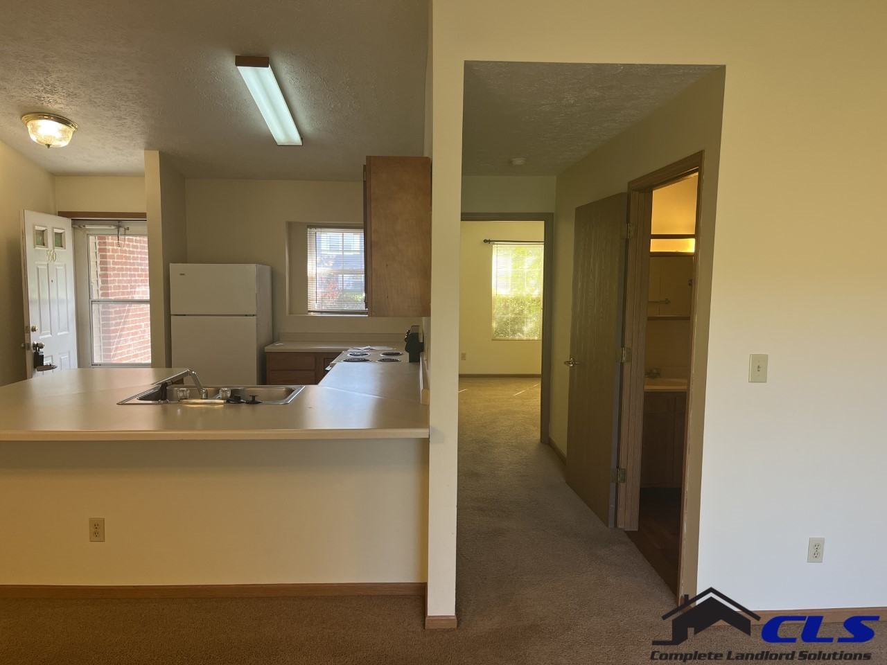 550 College Ave - Photo 7 of 11