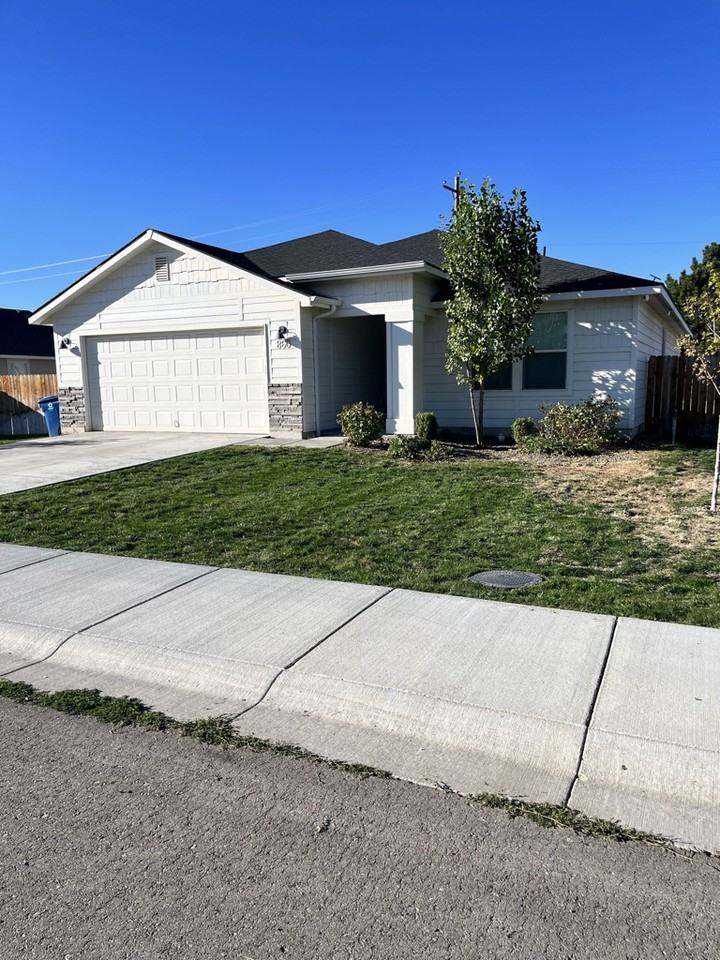 860 Sw Lago St #1 - Photo 2 of 18