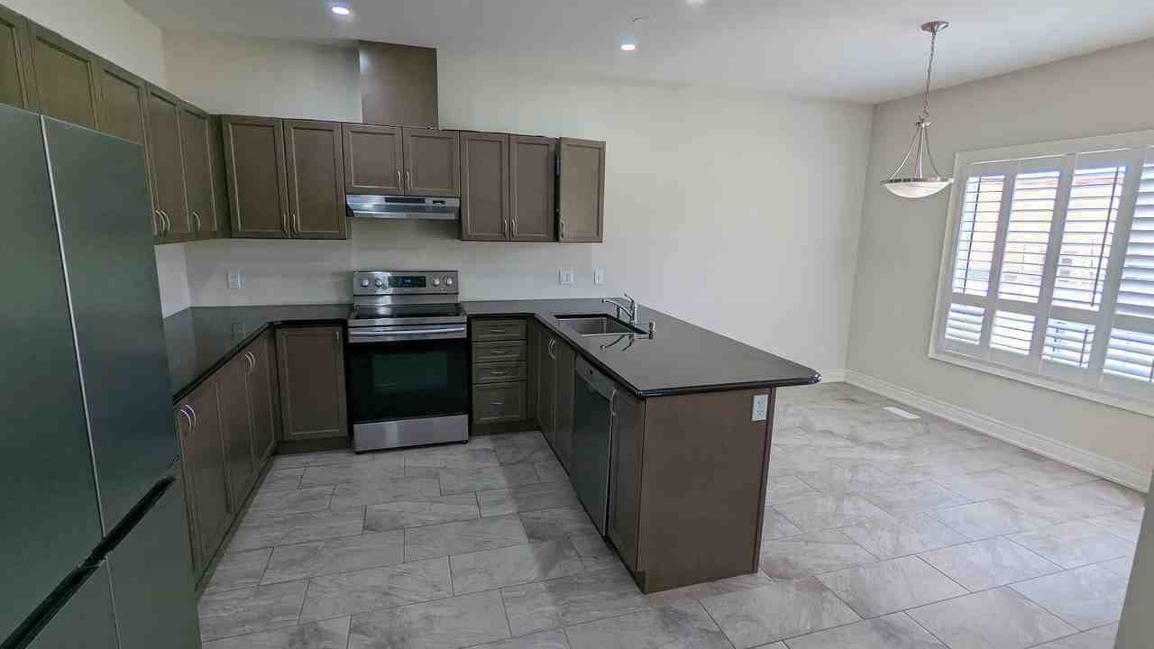 1093 Meadowood St. Fort Erie, ON - Photo 2 of 18