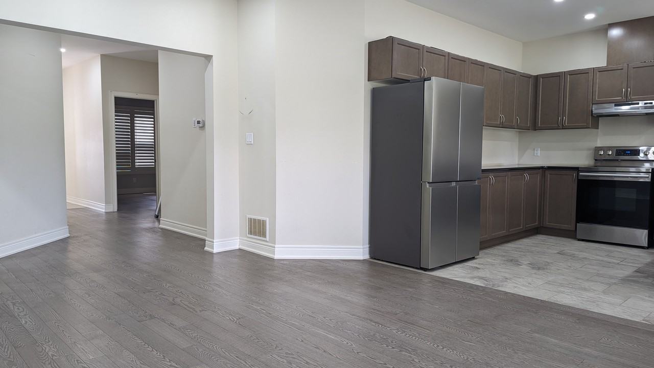 1093 Meadowood St. Fort Erie, ON - Photo 3 of 18